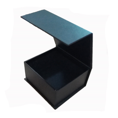 Caja de regalo magnética de forma cuadrada y larga hecha con papel