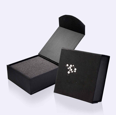 Caja de regalo magnética de forma cuadrada y larga hecha con papel