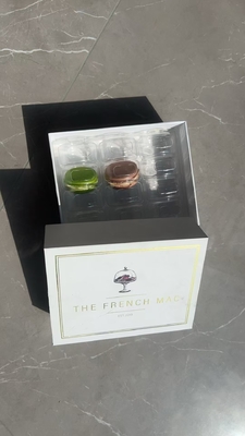 Envasado en una caja de regalo de 12 macarrones Envasado en cartón de botica Envasado de postre personalizado