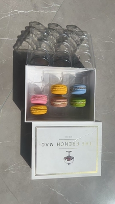 Envasado en una caja de regalo de 12 macarrones Envasado en cartón de botica Envasado de postre personalizado