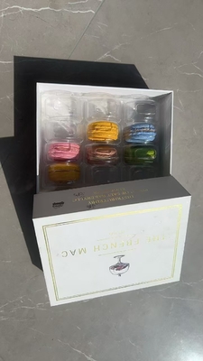 Envasado en una caja de regalo de 12 macarrones Envasado en cartón de botica Envasado de postre personalizado