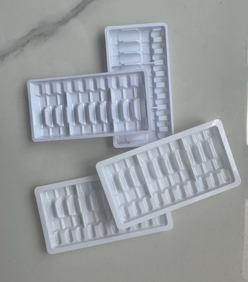 Producción personalizada de bandejas de plástico (bandejas PET) para viales de 2 mililitros y 10 dosis, bandejas para ampollas.  Bienvenido a consultar.